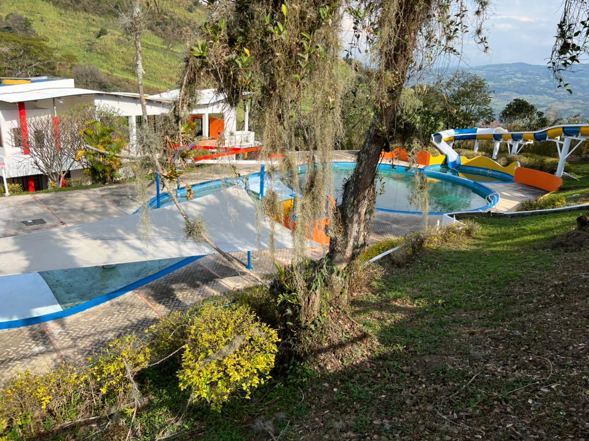 ContralSantand1's tweet photo. En el municipio de San Benito observamos las inversiones hechas a las obras del Parque Acuático y de los Centros Educativos.
#escuchamos👂
#observamos 👁
#controlamos 🔍 https://t.co/6tOFvO8jMA