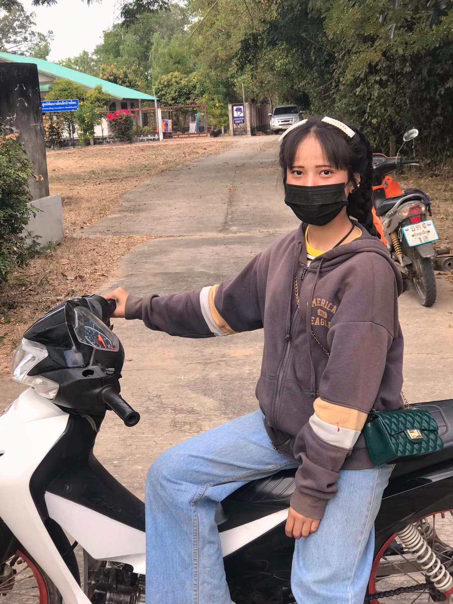 JR6THxcY9meK2gw's tweet photo. ผมยาวแล้ว อยากโดนซอยจัง🤩🤍
#ร้อยเอ็ด🌷
#กดรีไห้เค้าด้วย🤔🥴 https://t.co/Lv2tFNQ5lp