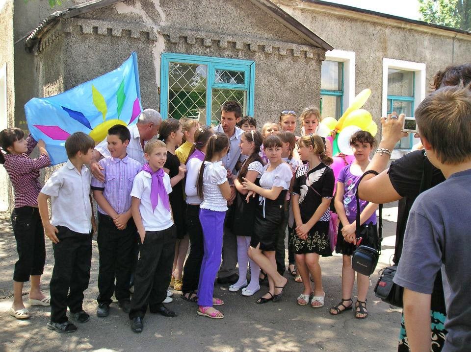 I spent nearly a year in Lugansk, #Ukraine (Donbass region) working with youth & I was treated with so much love & respect.Incredible people that need the world’s support and prayers. The world is a stronger place united not with armed conflict. #IStandWithUkraine #UkraineRussia