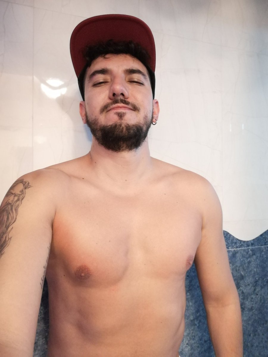 EddieRohe's tweet image. Se busca pasivo extremadamente sumiso, obediente.