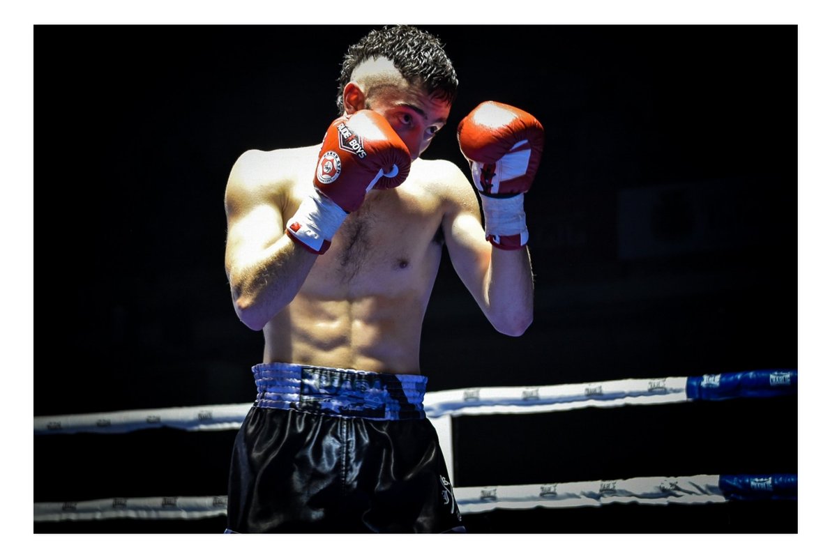 obeliix's tweet photo. "lander"
Lander Ripodas púgil de K1 (pro)
Kick boxing es un deporte de combate japonés donde se mezclan técnicas de otros deportes como el boxeo con algunas artes marciales.
Velada en el frontón Ereta de Tafalla

2021eko otsaila 12a
12 de febrero de  2021

Foto: j.etxauri

#k1pro https://t.co/9NlXFJvGSM