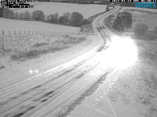 PerthandKinross's tweet photo. ❄️ Wintry weather is back with plenty of snow on roads in and around Perth and Kinross. Our winter road crews are in action today, but please be cautious if you have to travel. Check road cameras in the area for a view of the kind of conditions facing you. https://t.co/K1ffn9mSr6 https://t.co/aHrIQDItVJ