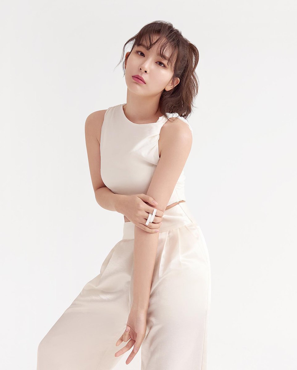 220224 fashionandstyle.official Instagram update #SEULGI

#REDVELVET <a href="/RVsmtown/">Red Velvet</a> 
instagram.com/p/CaV4YAjvJdL/