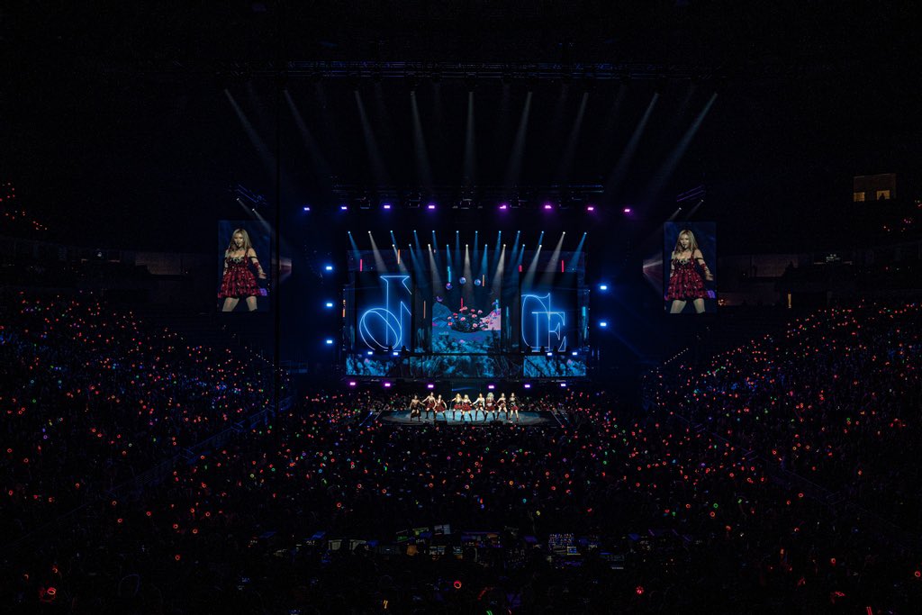 FL_TWICE's tweet photo. Thank you all for the support and love! See you next time!!
#TWICEinF0RTW0RTH
#AngelEnt https://t.co/LR3XX85LKs