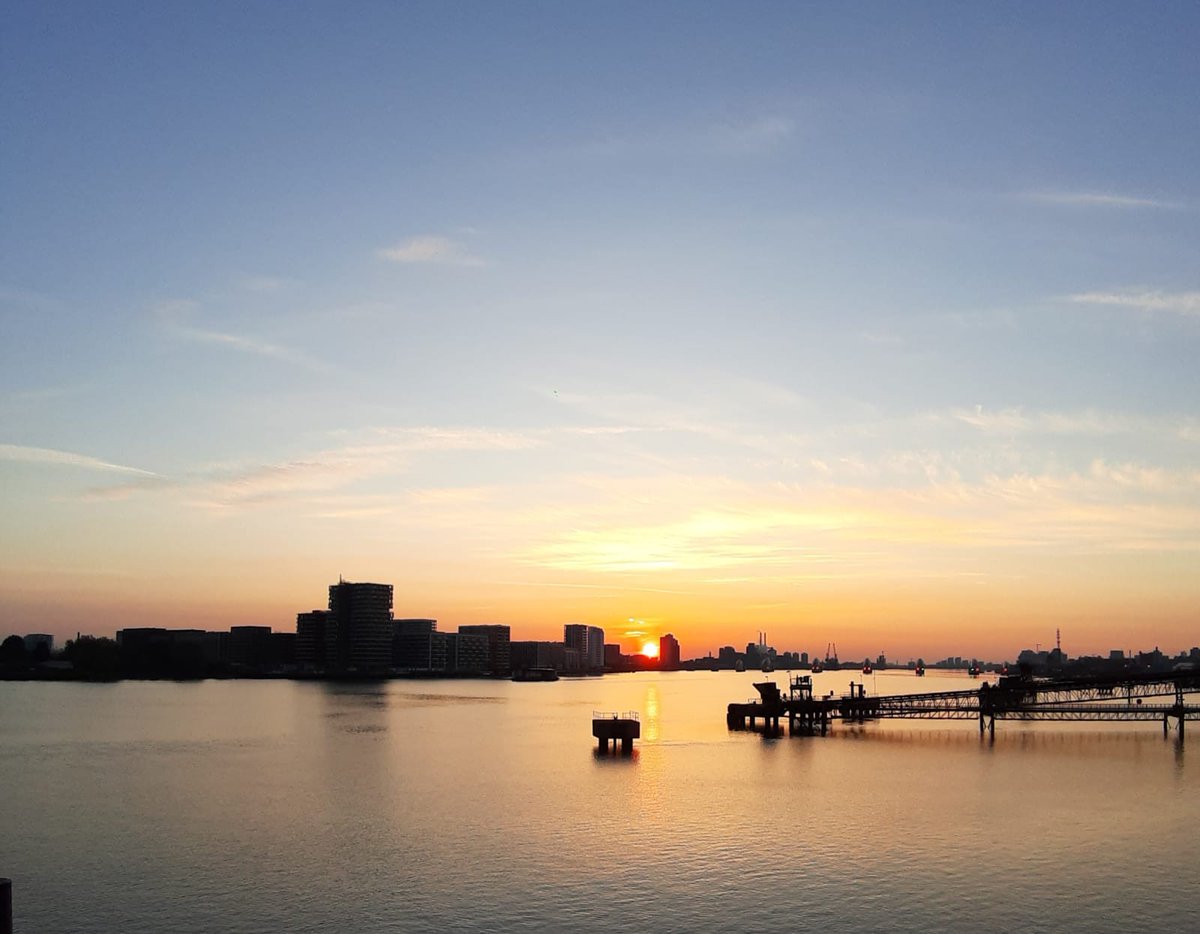 GreenwichYC's tweet photo. Today, the first high water on the London River near Greenwich Yacht Club is at 0617 GMT. We are coming up to a neap tide which makes for slower #sailing. Spring is approaching, with days getting longer. #Highwater #neaptide #sailing #Greenwich #Angersteinwharf #ThamesBarrier https://t.co/twrTscH7YV