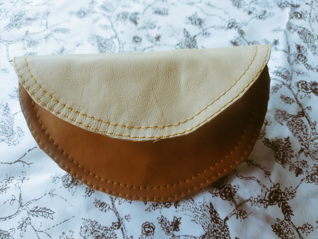 Worksofcraft1's tweet photo. Here it is 
Item 3 #leather
TEMBEA UNIT 🇰🇪🔥
Card/Receipt/Notes Holder.
A very interesting pattern and use of different colours of leather.
Made in Kenya 🇰🇪 with love .
#leatherbag #leatheraccessories 
#madeinkenya
#handmadewithlove #repurpose #recycling https://t.co/mxAekPJljO
