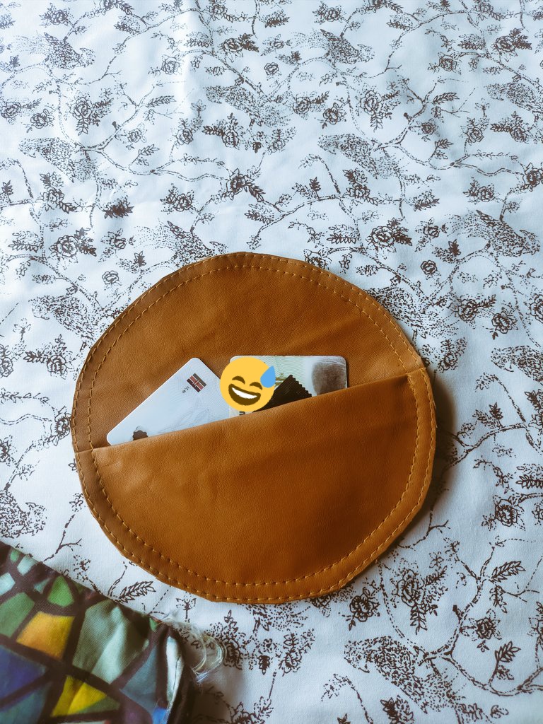 Worksofcraft1's tweet photo. Here it is 
Item 3 #leather
TEMBEA UNIT 🇰🇪🔥
Card/Receipt/Notes Holder.
A very interesting pattern and use of different colours of leather.
Made in Kenya 🇰🇪 with love .
#leatherbag #leatheraccessories 
#madeinkenya
#handmadewithlove #repurpose #recycling https://t.co/mxAekPJljO