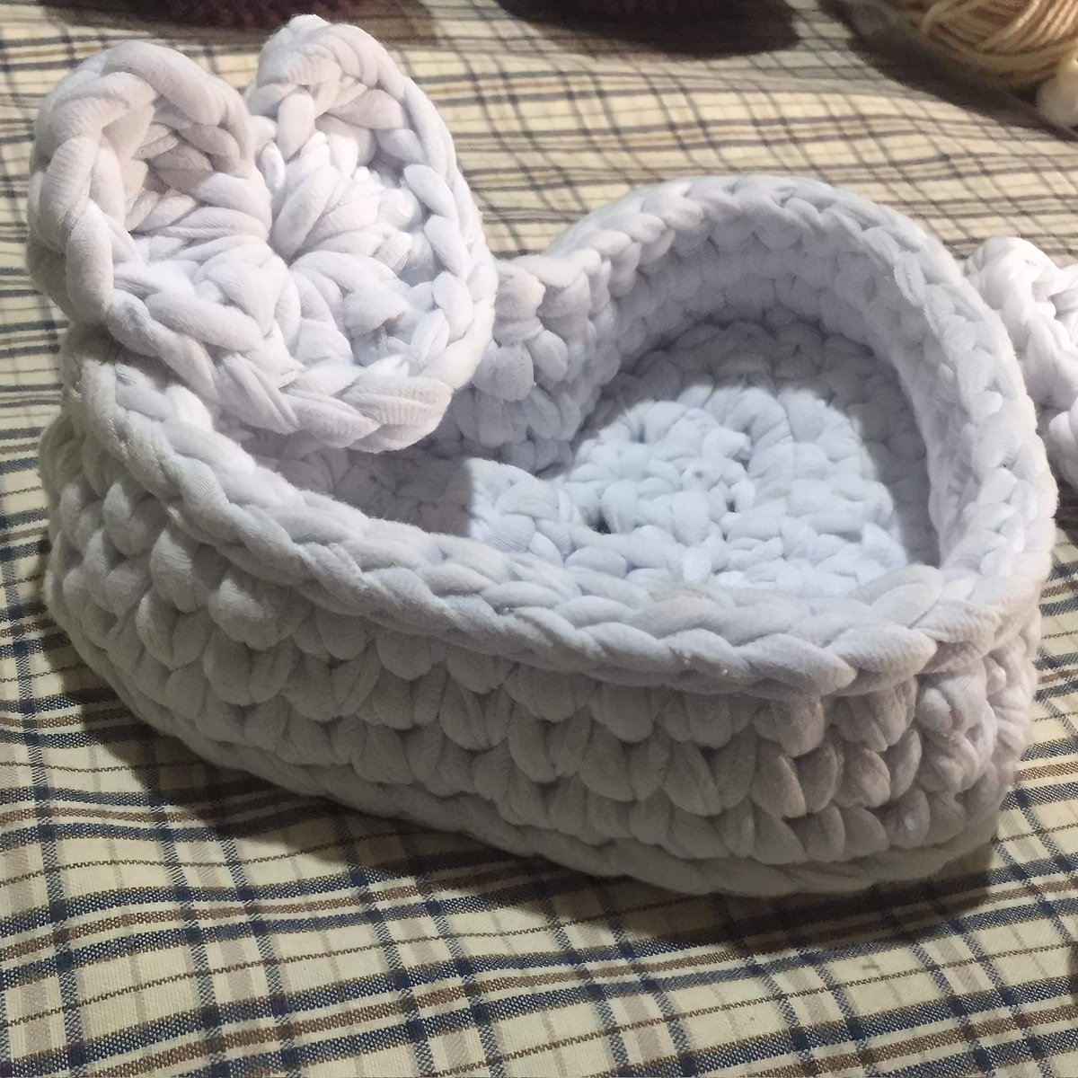 97jkart's tweet photo. hi ! is anyone interested here sa heart basket and bear coaster (the ends lifted up so parang naging basket na rin 😭) good for storage ! hehehe https://t.co/nDxUZEe0PF