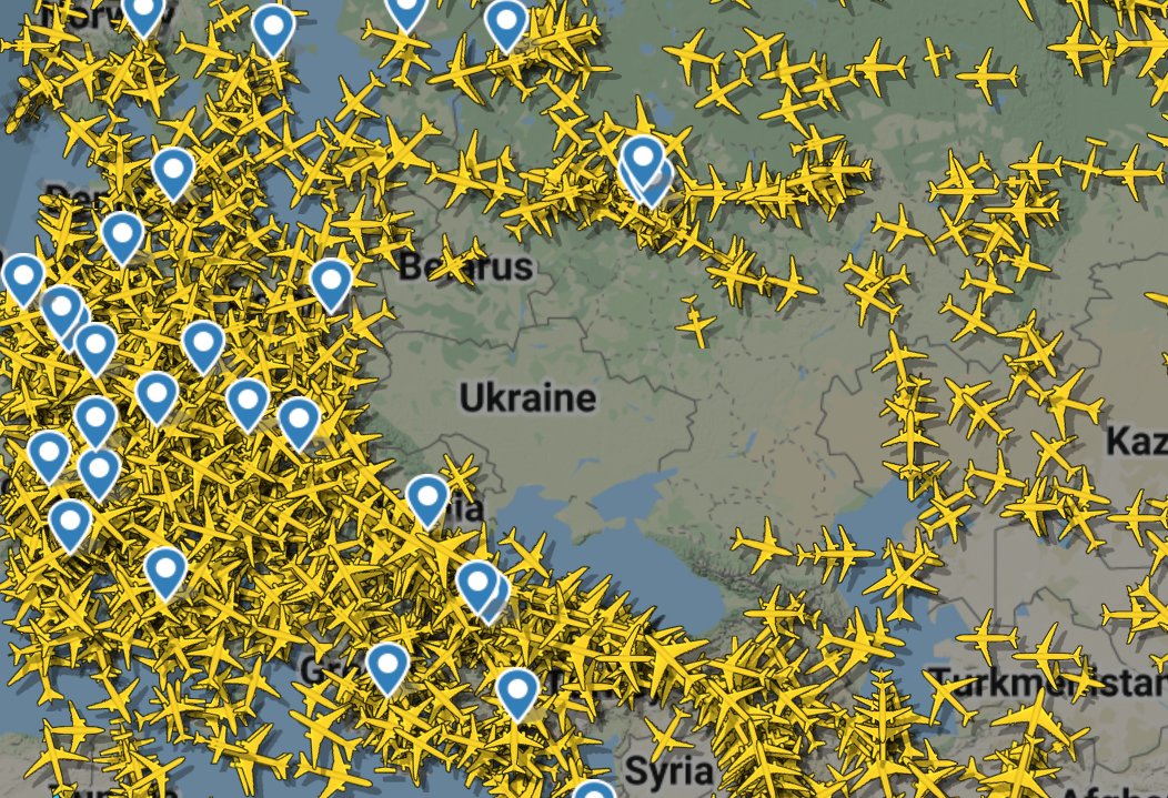 Ukrainian airspace closed to civilian flights. Fighter jets, on the other hand... sad picture of today's world #Kyiv #RussiaUkraineCrisis #Kiev #Ukraine