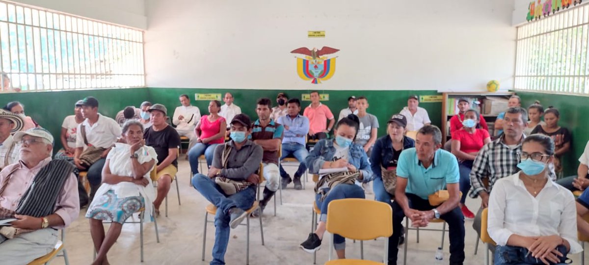 CarloSierras's tweet photo. Socialización inicio de 2km de placa huellas tramo cristalina baja santa clara seguimos avanzando con vías para la paz #ELPDETesdetodos @RenovacionCo @MilagroHg @ampalau @Alcaldiafcion @EmilioJArchila @ComisionadoPaz @elviamejiafer @InviasOficial https://t.co/6Pas7yp2uQ