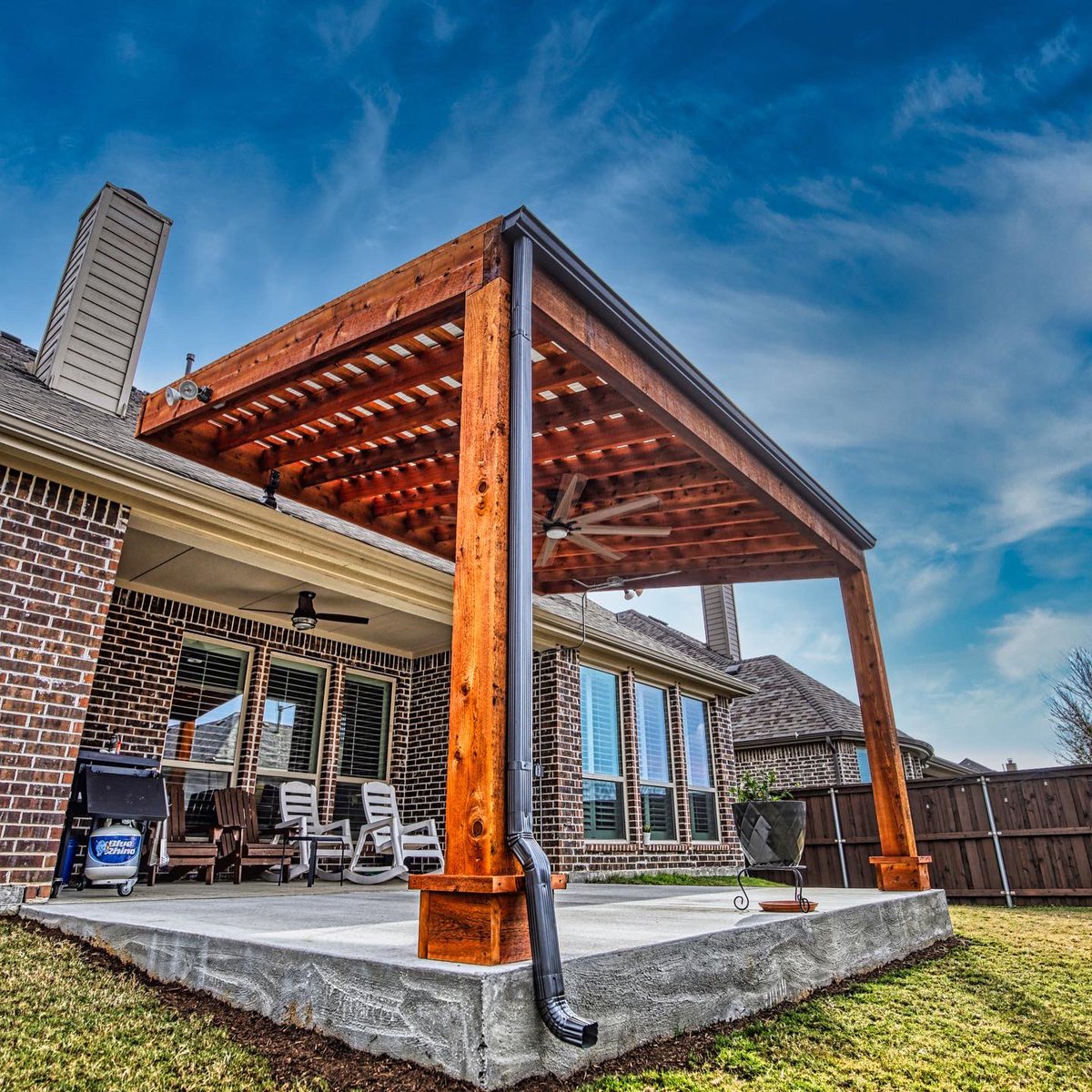 PergolaCover's tweet photo. Awesome SkyPoly Pergola just installed in Dallas, Tx! https://t.co/3YIrAzgshT