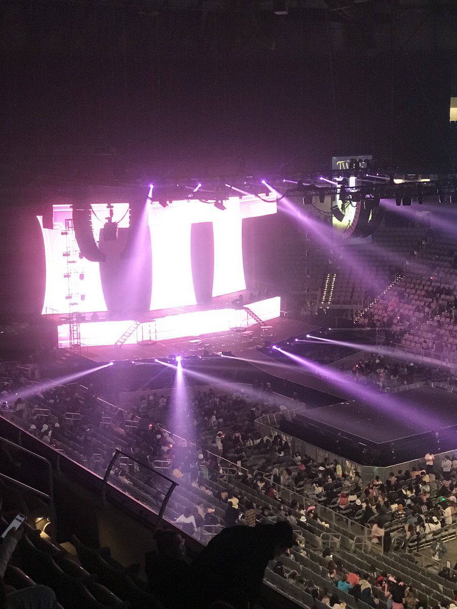 Shawn_writes's tweet photo. Such a great show last night watching @JYPETWICE put on an amazing performance in Ft Worth! https://t.co/xPKOT8J6Ne