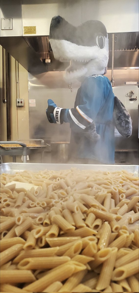 sjsharkie's tweet photo. Spent the afternoon as part of @deputyapp 's #ShareAShiftWithSharkie at the #TeenKitchenProject, cooking over 400 home-delivered, medically-tailored free or low-cost meals for critically and chronically ill people in Santa Cruz County. #TealTogether @sjscommunity @SanJoseSharks https://t.co/8I4UG6HfvN