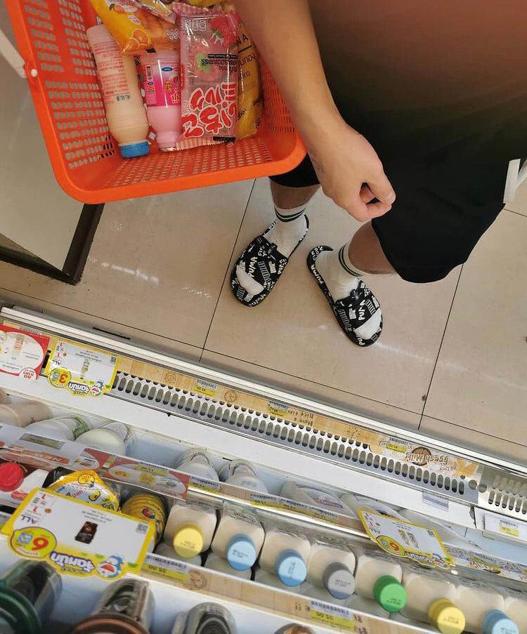 ChenYan28749880's tweet photo. แค่ยากกินนม😋😋😋🐳🐳 https://t.co/SKPLGhUjiK