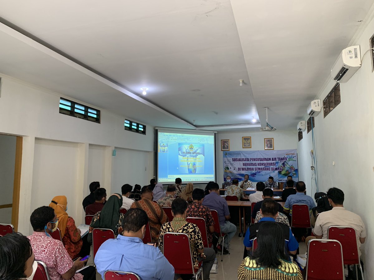 ESDM_SMGDemak's tweet photo. Kamis, 24 Februari 2022 Cabang Dinas ESDM Wilayah Semarang Demak melaksanakan sosialisasi pengusahaan air tanah berbasis konservasi di wilayah semarang demak
@ESDMJateng @provjateng 
#airtanah #sosialisasi #konservasi #cabdinesdmsemarangdemak #jatenggayeng #sobatesdm https://t.co/pVrz6ps3qR