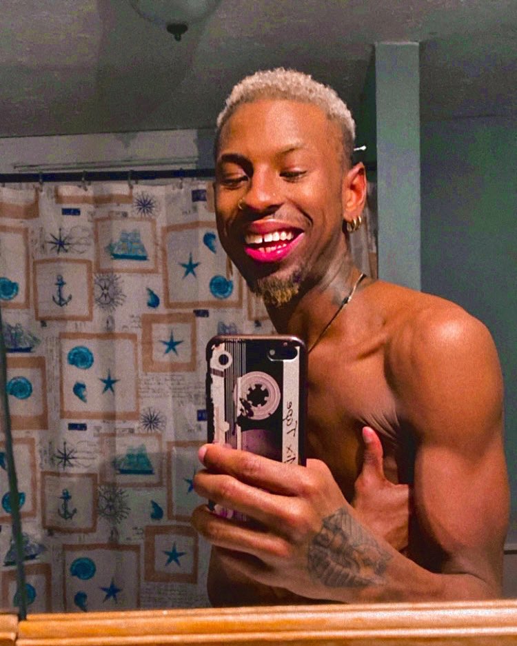 ShyTheeDiamond1's tweet photo. What’s happening 😎 https://t.co/v0XRyYlpzv