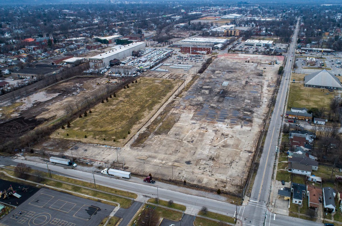 jecoreyarthur's tweet photo. ICYMI the West End of Louisville is getting a $100 million investment!

In 2023 this 20 acres at 28th &amp; Dumesnil will become the Opportunity Campus with trade training, legal support, mentoring, childcare, a barber school, a tech center, second-chance banking, and a hospital. https://t.co/7gkJVUtJxh