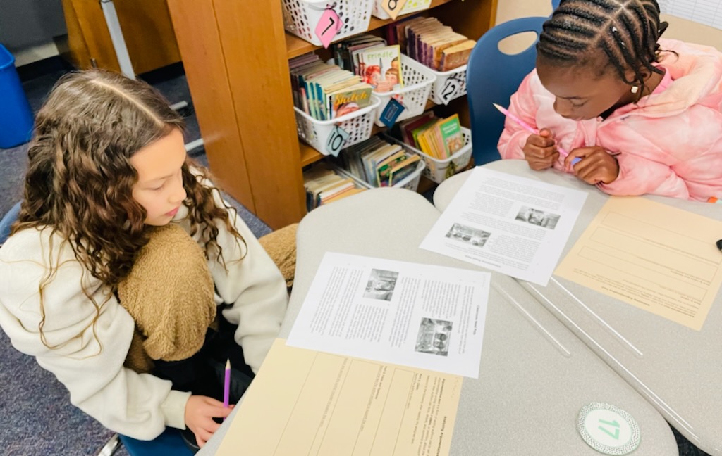 mrsloristine's tweet photo. Analyzing argumentative text. The author claims that “classrooms should have class pets”. Of course, all the kids are convinced it’s a great idea! #mckgo @GlenOaksES #TheGlenOaksWay #MyMISD https://t.co/jzzW63fV1A