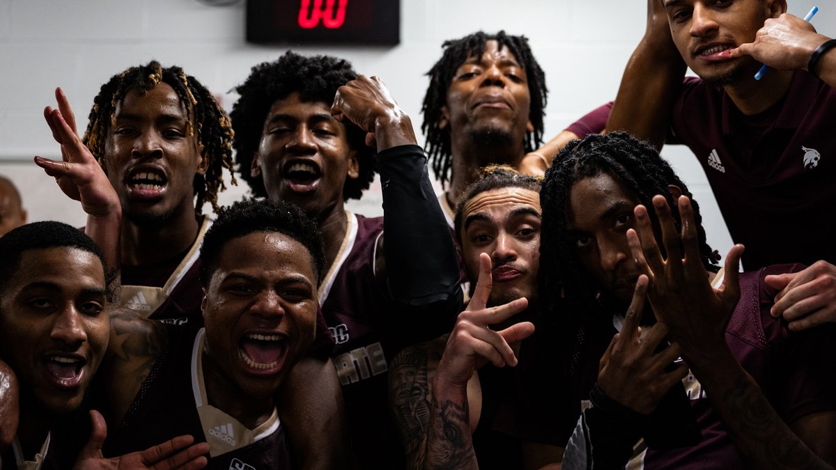 TxStateBobcats's tweet photo. Sun Belt Champions! 💍💍

With the win over South Alabama @txstatembb clinches the Sun Belt title for the second year in a row! 

Get your celebratory peproni rolls tomorrow from @DoubleDaves! #EatEmUp https://t.co/Q2S0v9RgA5