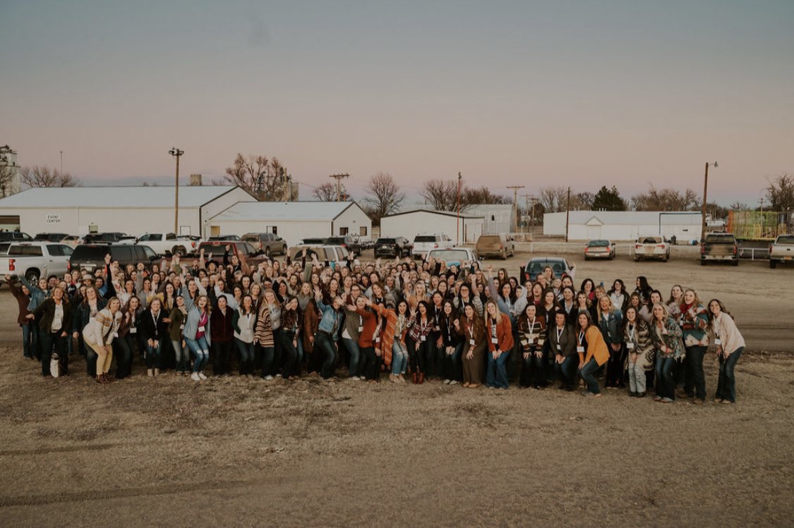 Simple_Farms's tweet photo. 🎤drop for #cultivatingcourage2022. 
Over 200+ Women cam gathered to be uplifted. In 2 dat days these ladies knew how strong they are, understood their importance on/off the farm, &amp; know their position matters. An experience all women need! 🙌🏻 #womeninag #farmwives #conference https://t.co/qUM4mAnuEQ