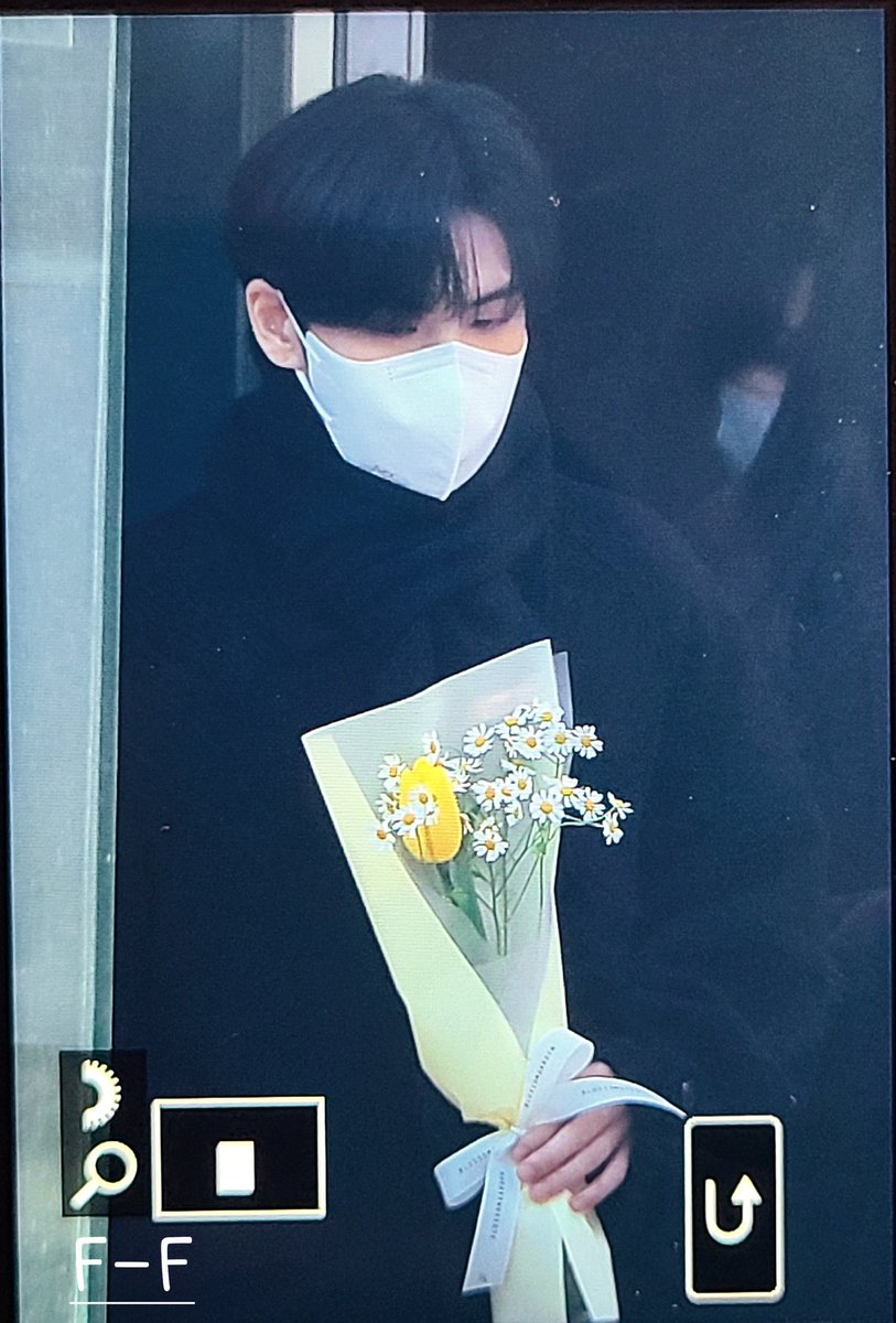 220224 

잘강 피리

#데이식스 #DAY6 #원필 #WONPIL