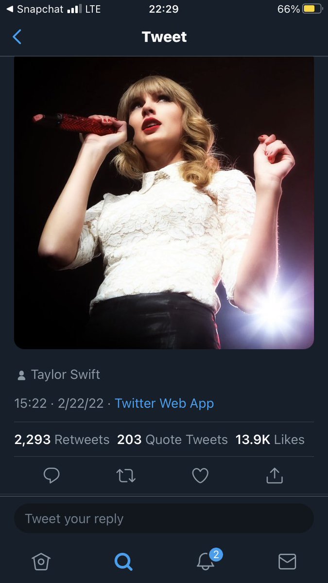 Harle713's tweet photo. @hushmirrorball The interview at the release party for atw where she talked about how fan theories had THE MATH and tn posted the 22 playlist at 3:22 pm est yesterday https://t.co/vhYicenqb1