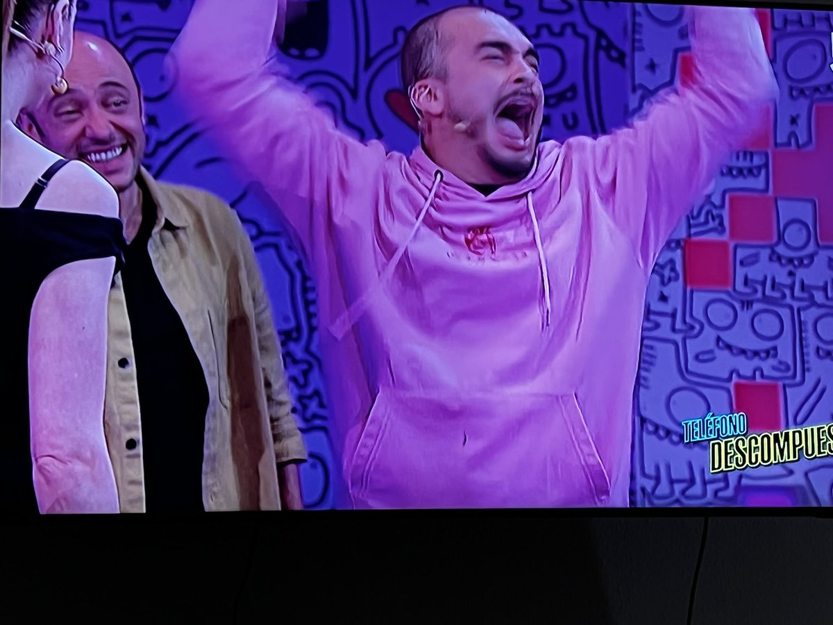 HappyFaby's tweet photo. @MeCaigoDeRisa mi programa favorito, lo estuve esperando para ver a @lacotorrisa 🤩 @slobotzky_ @ricardomedijo #MasFalsoQue https://t.co/3URTDDNFhR