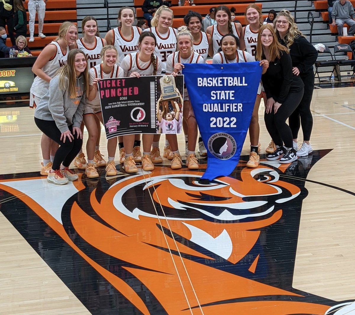 ValleyGirlsBB's tweet photo. ON TO STATE!!! 🐯🏀🎟

Our Tigers defeat Iowa City West 50-30 to go to The Well! 

Meredith Rieker and Elise Jaeger led the way with 14 points each. Maddie Brown added a big 11. Great team effort by all! https://t.co/dPzGBIqm8a