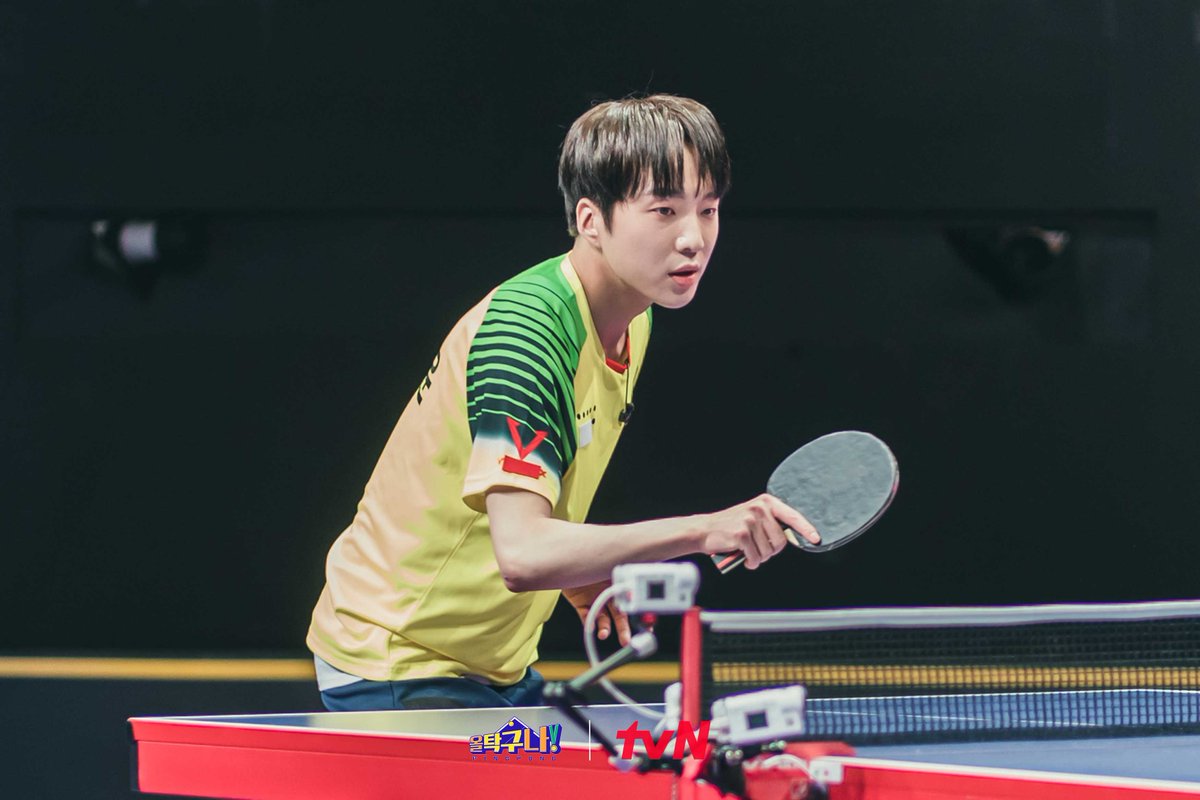 innercircleww's tweet photo. [PHOTOS] TVN All That Ping Pong photos of Yoon vs Hodong match 🏓

전통의 강자 강호동 VS 탁구계 신흥강자 강 승윤

🔗 https://t.co/pVgksi0tg8

#YOON #강승윤 @official_yoon_ 
#WINNER #위너 @yginnercircle https://t.co/JSeta6s51L