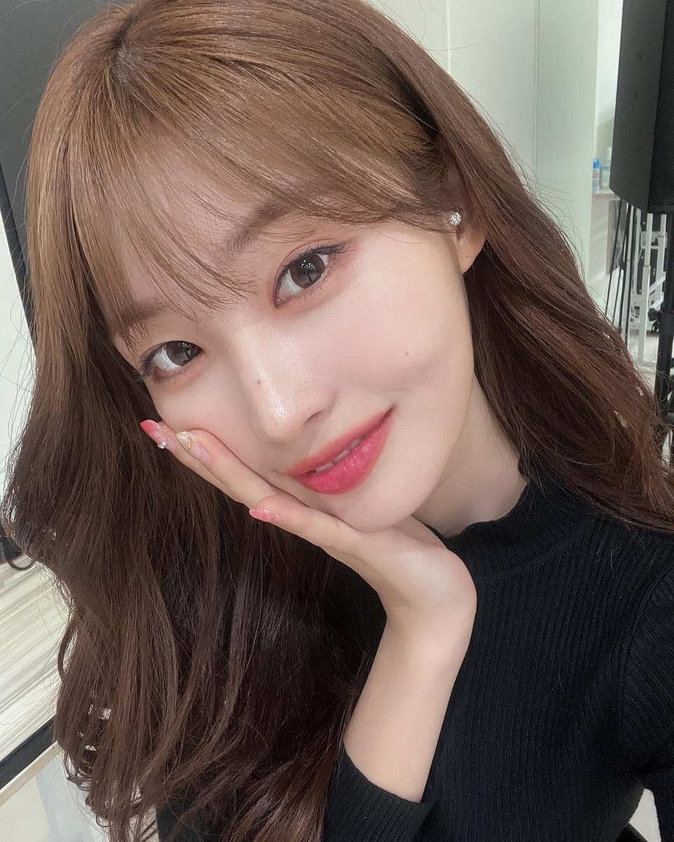 sihyeonfb's tweet photo. Kim #SIHYEON Weverse Update 220224~~ https://t.co/VbcBVAibco