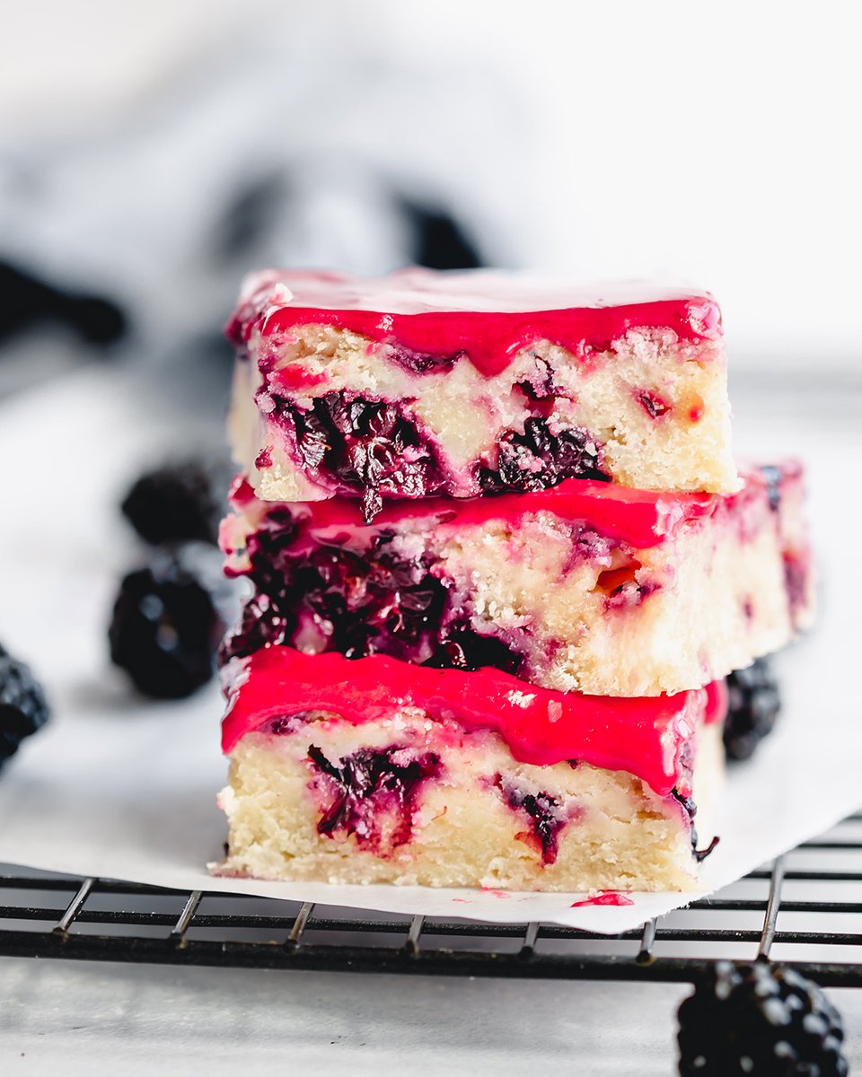 oregonberries's tweet photo. The bright pink blackberry glaze on these Blackberry Lemon Blondies will surely brighten the end of your week! Recipe by @PlatingsPairing🥰
https://t.co/Pc4Iq2IxHV
#oregonberries #blackberries #lemonbar #pinkfood #berrylove https://t.co/al7UtBCNPW