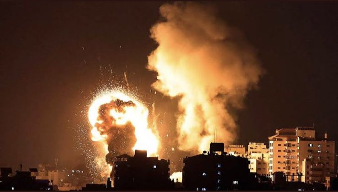 astianmi's tweet photo. #URGENTE 🇷🇺🇺🇦 | Imágenes del bombardeo constante a ciudades de #Ucrania 

#URGENT 🇷🇺🇺🇦 | Images of the constant bombing of cities in #Ukraine

#RussiaUkraineConflict #Russia #Kiev https://t.co/FIIn22jFN7