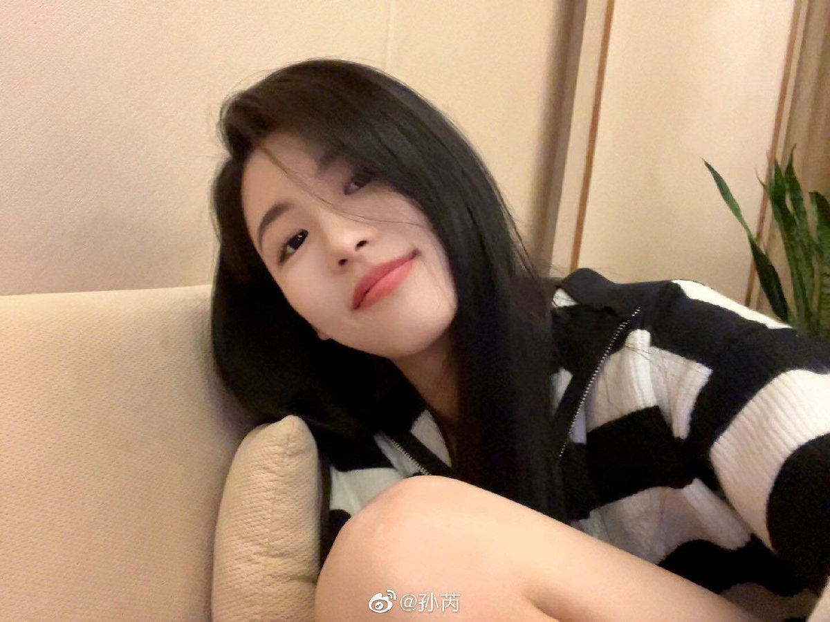 SUNRUI_TH's tweet photo. 🍑♡

(2/4)

#ซุนรุ่ย #SunRui #孙芮 https://t.co/rklhf0R3q0