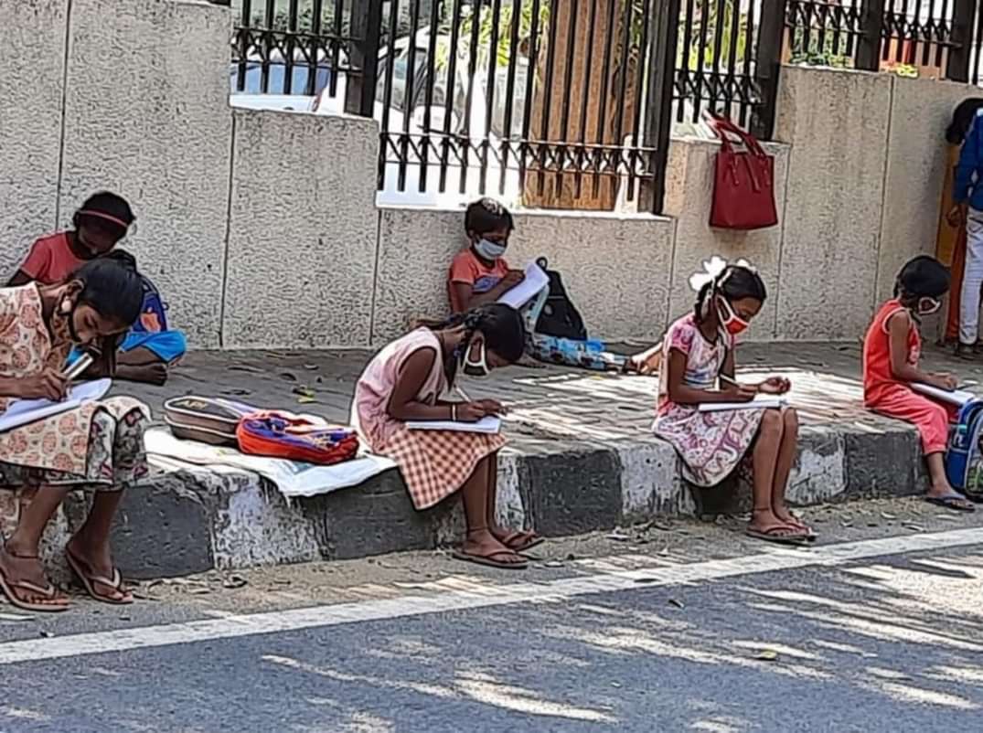Jaya88414642's tweet photo. Taleem NGO is doing great work by giving education to those children who can't afford school fees. They are maintaining and educating children on all the covid protocols. 
#WNDMyK #NGO #27thfeb #WorldNGODay #taleem @MyKartavya @NASSCOMfdn @ziabolas @hereswhatiknow2 @AviansTech https://t.co/vBSCExPHB5