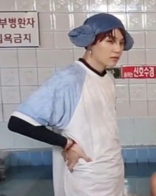 tineemyg's tweet photo. different ways of yoongi standing 🤸 🕺🧍 https://t.co/8sBvAoevvo