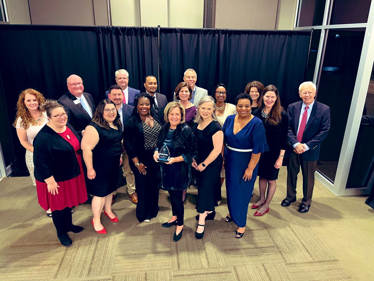 MeetHuntsville's tweet photo. Congratulations to all of our winners including our CEO Judy Ryals and our Outstanding team of Visitor Information Assistants! #PineappleDinner #Hospitality #MeetHuntsville https://t.co/zwYyX7qAIk
