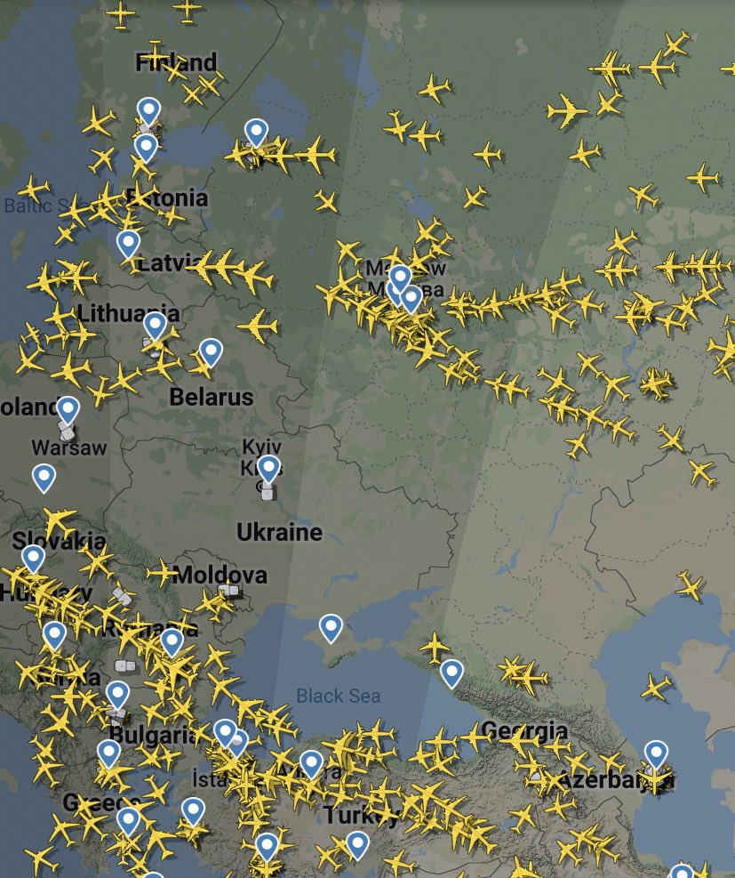 RT @manaman_chhina: The airspace in and around Ukraine right now. https://t.co/RUhmRFFUgZ