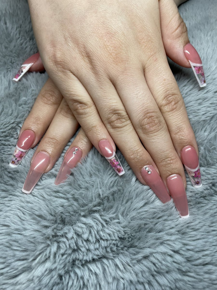 reneeesmiless's tweet photo. same set, different fonts. 
i did tf outta these and i’m so proud. 
@nailsbyreneee https://t.co/uasI7lxLnU