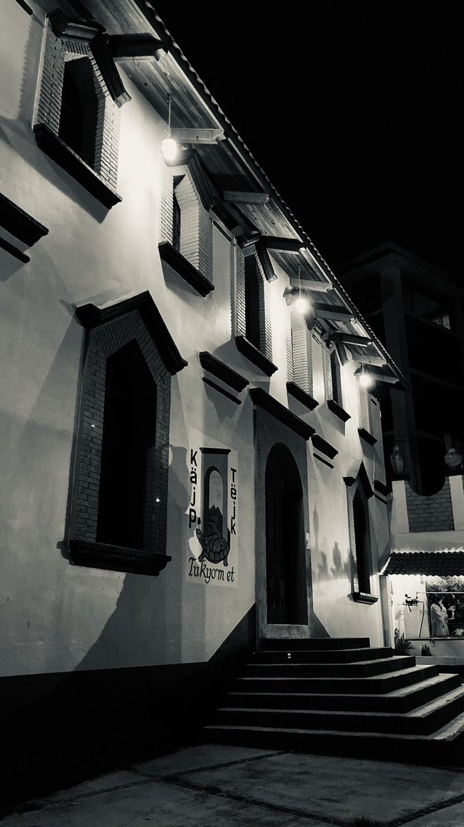 ChekoChR1's tweet image. Käjp Tëjk • Ayutla Mixe
#chekochr #ayutlamixe #sierramixe #puertadelaregionmixe #edificio #antiguaescuela #blancoynegro #nocturno #denoche