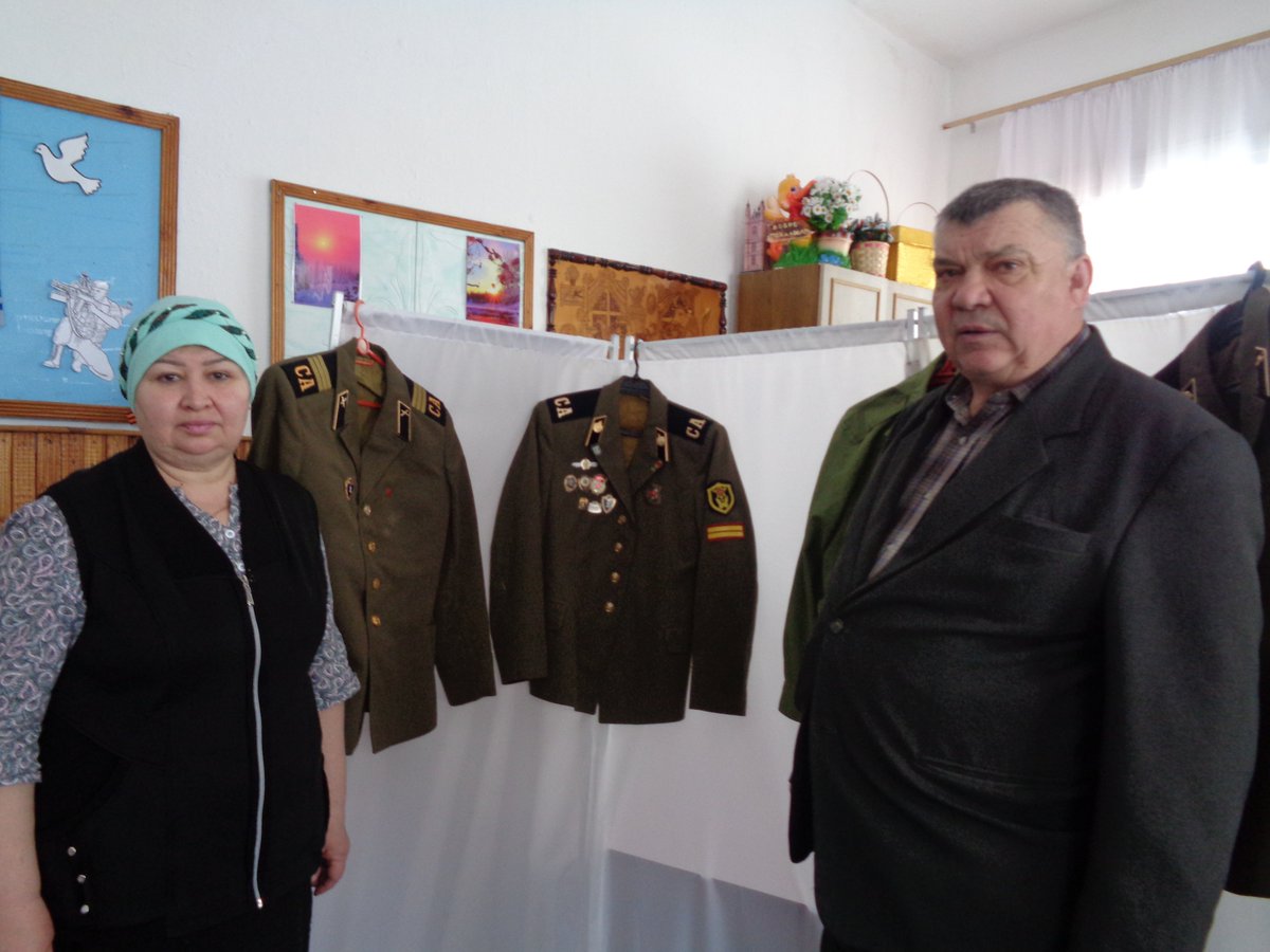 kamychla's tweet photo. В преддверии Дня Защитника Отечества в ОСР с.Ст.Ермаково провели  мероприятие «Армейский альбом». Организовали выставку, где представили: армейские альбомы, солдатские формы, медали, значки. Веселые конкурсы, поздравления и подарки завершили мероприятие. https://t.co/sKiCH7JBCS