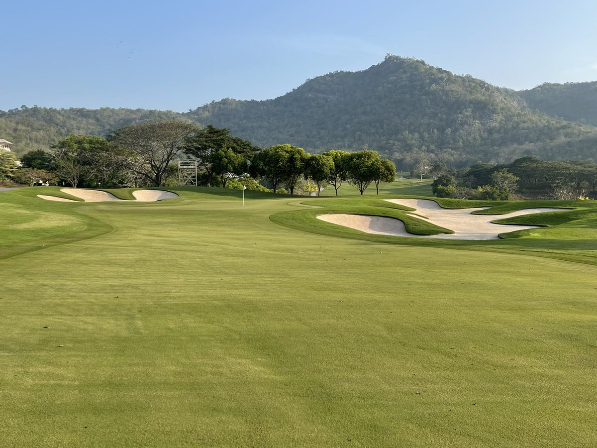STSAsia's tweet photo. DuraBunker and SandTrapper at Black Mountain. Looking sharp. https://t.co/At6ecpqB9l