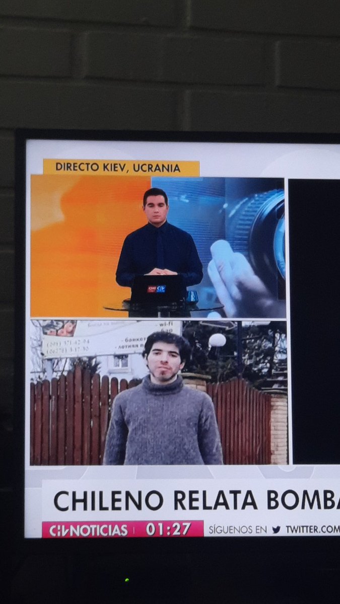 Segussss's tweet photo. @CHVNoticias hey deja ir al amigo y cortale luego oh!! Hace rato te está dando la cortá y sigues preguntandole cosas!!! https://t.co/wo8Oj6mfp2
