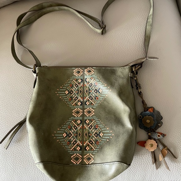 HourvashV's tweet photo. So good I had to share! Check out all the items I'm loving on @Poshmarkapp from @jernigan_debbie @heybdjsleepyi #poshmark #fashion #style #shopmycloset #36point5: https://t.co/LjhdQB74Pz https://t.co/aJSMsHrko9