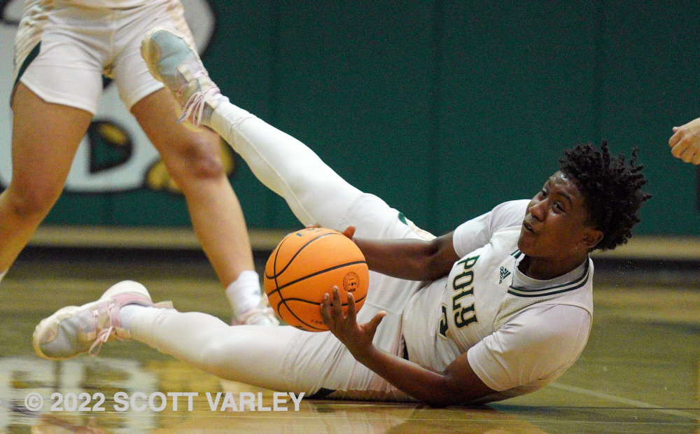 VarleyPhoto's tweet photo. Long Beach Poly girls basketball falls to Viewpoint 49-37 in the @cifss Div 1 semifinals. @BeachVarsity https://t.co/XOrJOgiRjP