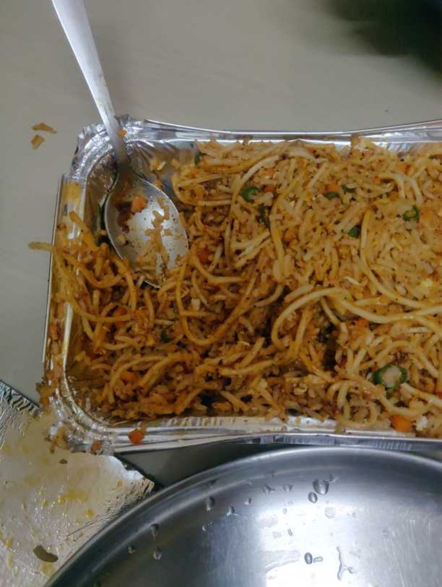 naimokart's tweet photo. @zomatocare
Yesterday I raised a complaint for not sending correct item i ordered. i.e i placed an order for chicken fried rice but, they have sent me chicken noodles instead. Now ur support team zomato saying that the restaurant sent me a correct order. I need refund. https://t.co/zXOlEODUqx