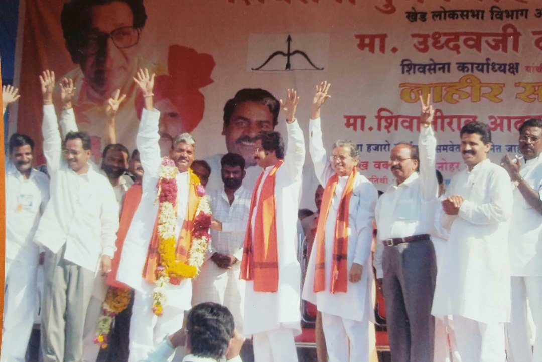 ShivajiAdhalrao's tweet photo. आठवण २४ फेब्रुवारी २००४ची!
--
तब्बल १८ वर्षांपूर्वी आजच्याच दिवशी मी शिवसेनाप्रमुख वंदनीय बाळासाहेब ठाकरे यांच्या मार्गदर्शनाखाली शिवसेना पक्षप्रमुख उद्धवसाहेब ठाकरे यांच्या उपस्थितीत शिवसेनेत जाहीर प्रवेश केला.
@OfficeofUT @AUThackeray @rautsanjay61 @ianildesai @ShivSena https://t.co/OAFw9eCDsF