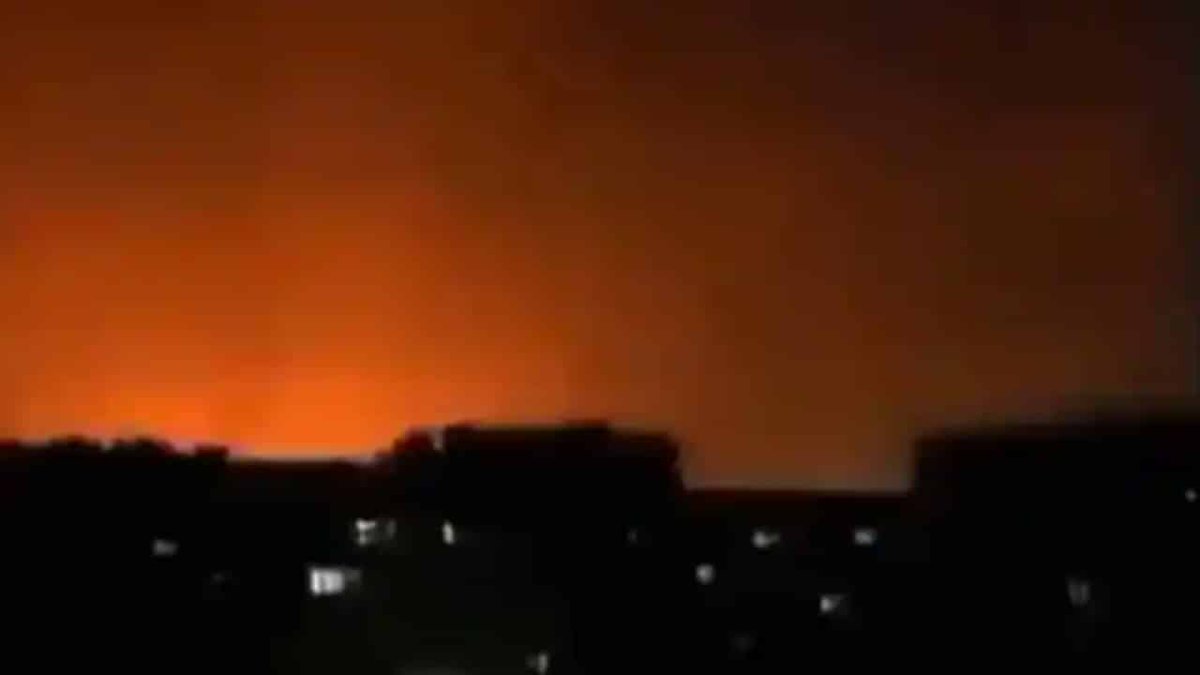 nmasforo's tweet photo. Video: Así se ven y escuchan las explosiones en Kiev y otras ciudades ucranianas tras operación militar rusa https://t.co/OW0Ppjt3PC https://t.co/cE273xfgOI