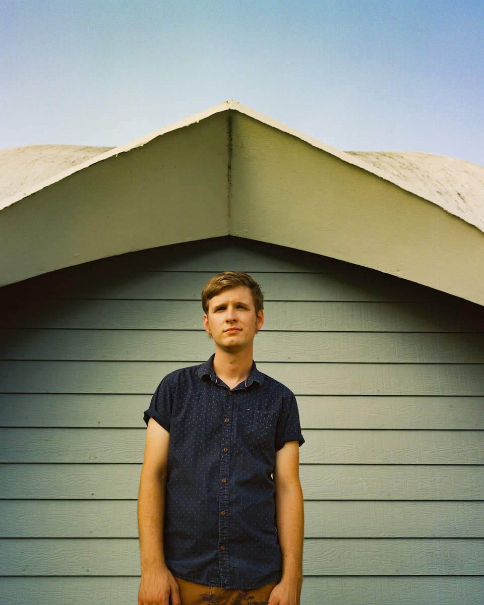 We premiere Landon Lloyd Miller's new single/video  listeningthroughthelens.com/.../landon-llo…
#landonlloydmiller #thrillhillmusic #listeningthroughthelens