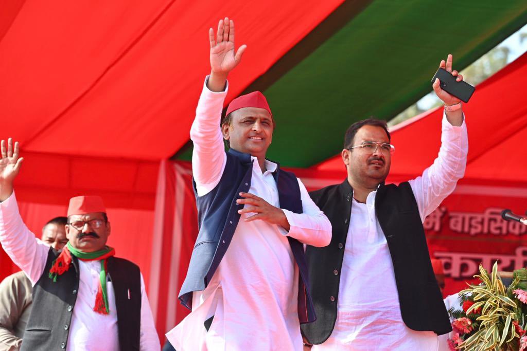 चौथे चरण में ही सपा-गठबंधन की सरकार को साकार करनेवाली उप्र की जागरूक जनता का बहुत-बहुत धन्यवाद! 

अगले तीन चरणों में सपा-गठबंधन सरकार को और भी सशक्त बनाने के लिए जनता वोट डालने के लिए जिस तरह उत्साहित है, वैसा उत्साह अब से पहले कभी नहीं देखा गया है। 

सबको शुक्रिया!

#भाजपा_ख़त्म