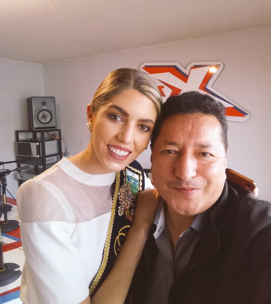 fxcarrion's tweet photo. Que viva Ambato ..!! En @Xtremafmecuador #AnaIsabelCobo Reina de la 71 edición de la Fiesta de la Fruta y de las Flores (FFF) #noslevantamos #fiestasdeambato #FelizJueves #Ambato #selfies #xtrema https://t.co/ymAgGF7BWj